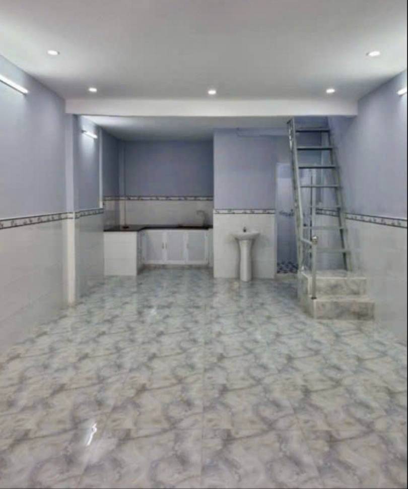 Bán nhà đường Thống Nhất, Tân Phú, 2 tầng cách 1 căn ra mặt tiền, chỉ 2 tỷ hơn