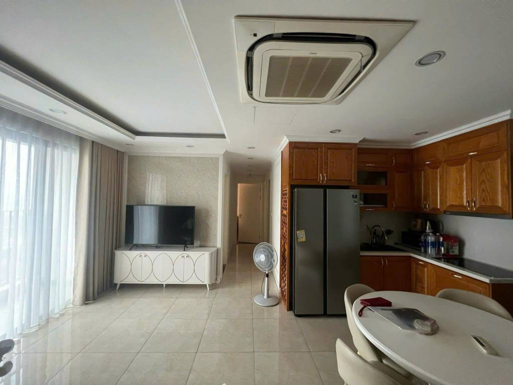 Chính chủ bán gấp căn hộ Vinhomes D'Capitale, 3PN 2WC, diện tích 90m2, nội thất đầy đủ