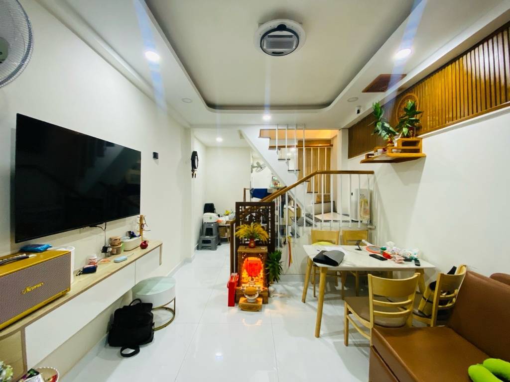 Bán nhà 2 tầng Xô Viết Nghệ Tĩnh, Bình Thạnh, sổ hồng riêng, gần Hàng Xanh, giá 5.8 tỷ