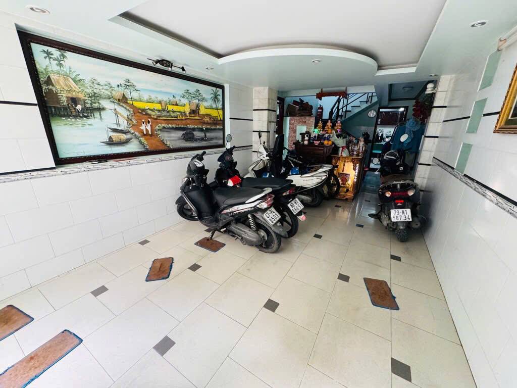 BÁN NHÀ QUỐC LỘ 22, HÓC MÔN, NHÀ BTCT 1 TRỆT 4 LẦU, DT 60M2, KQHLG, GIÁ 5,76 TỶ