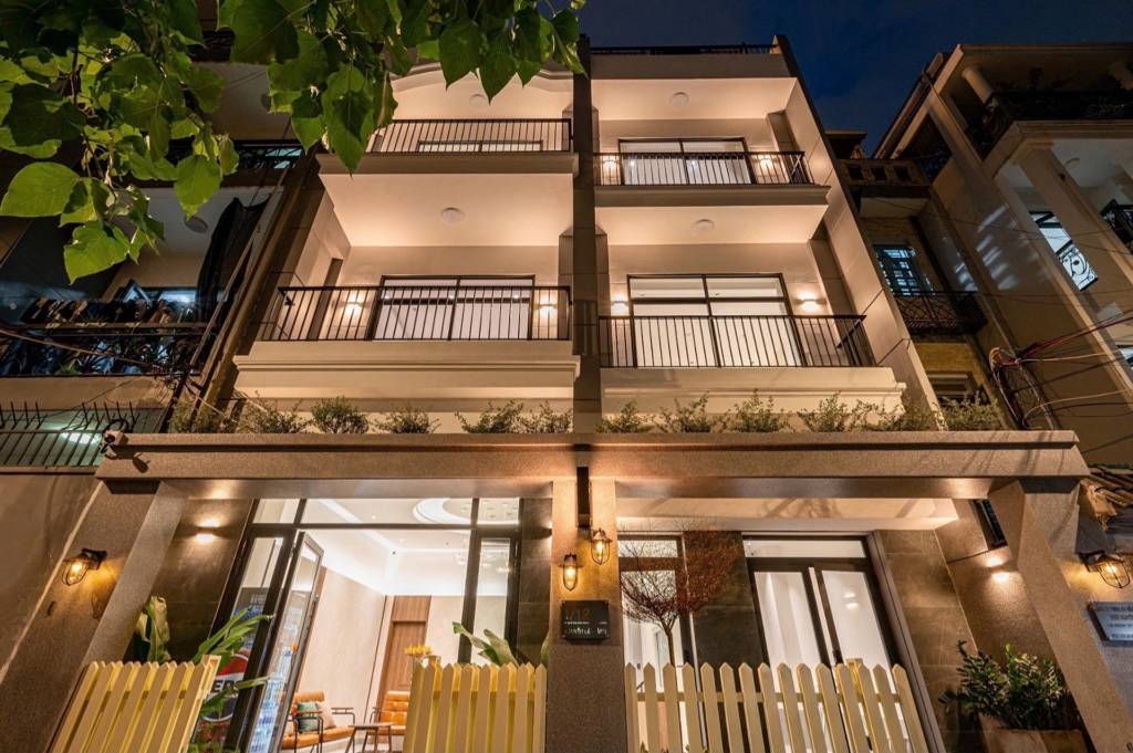 BÁN TÒA CHDV NGUYỄN VĂN VỊNH, NGAY SÂN BAY TÂN SƠN NHẤT, 4 TẦNG CAO CẤP, DÒNG TIỀN 250–310TR/THÁNG