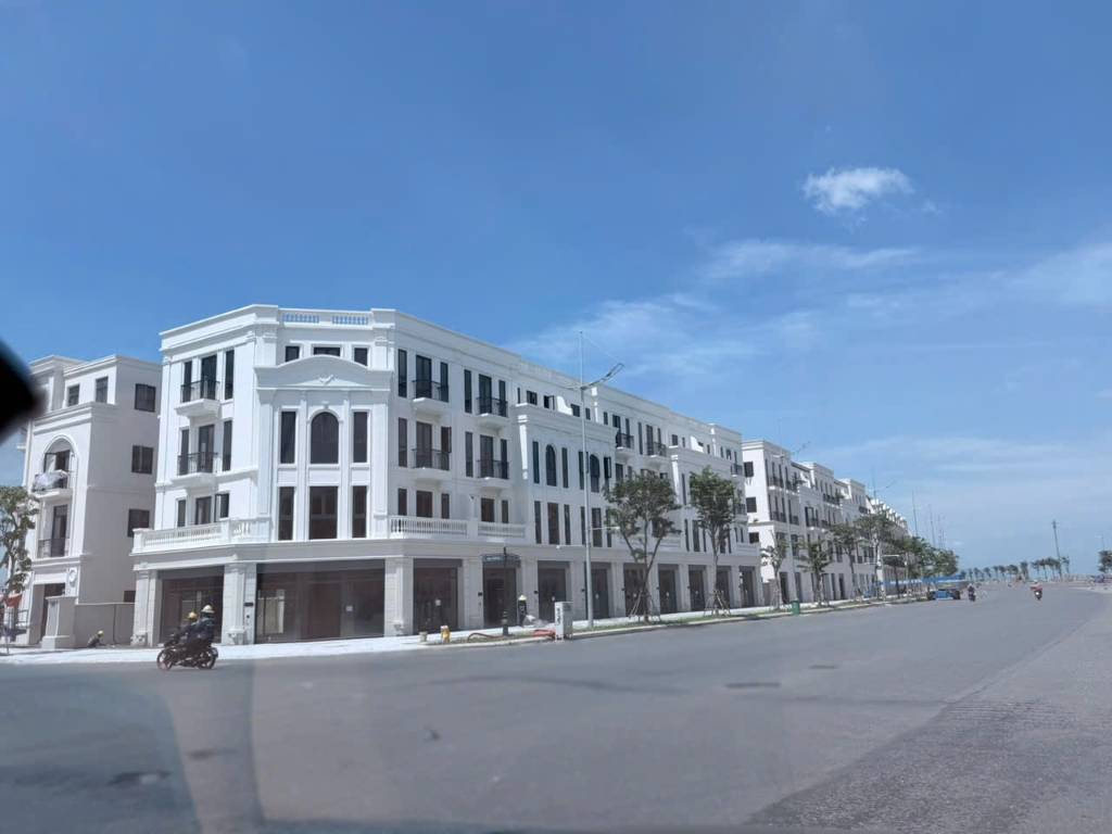 Bán nhà liền kề Vinhomes Green Paradise, khu Vịnh Tiên, phù hợp vừa ở vừa kinh doanh