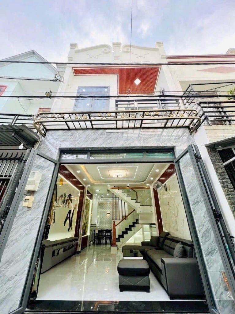 Bán nhà Nguyễn Thị Búp Quận 12, 4x12m 2 tầng, hẻm xe hơi, giá hơn 3 tỷ