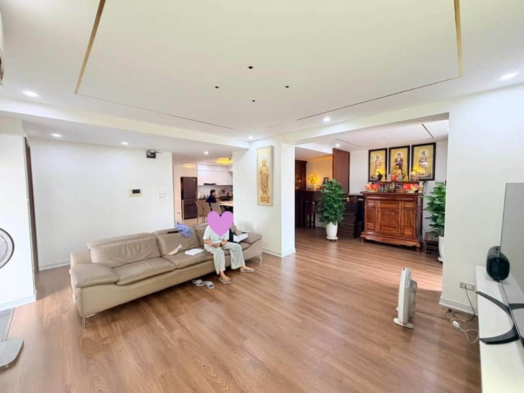 Bán căn hộ Thành Thái Cầu Giấy, 170m² 3PN 3WC, tầng trung, full nội thất, gần công viên, giá 13,6 tỷ