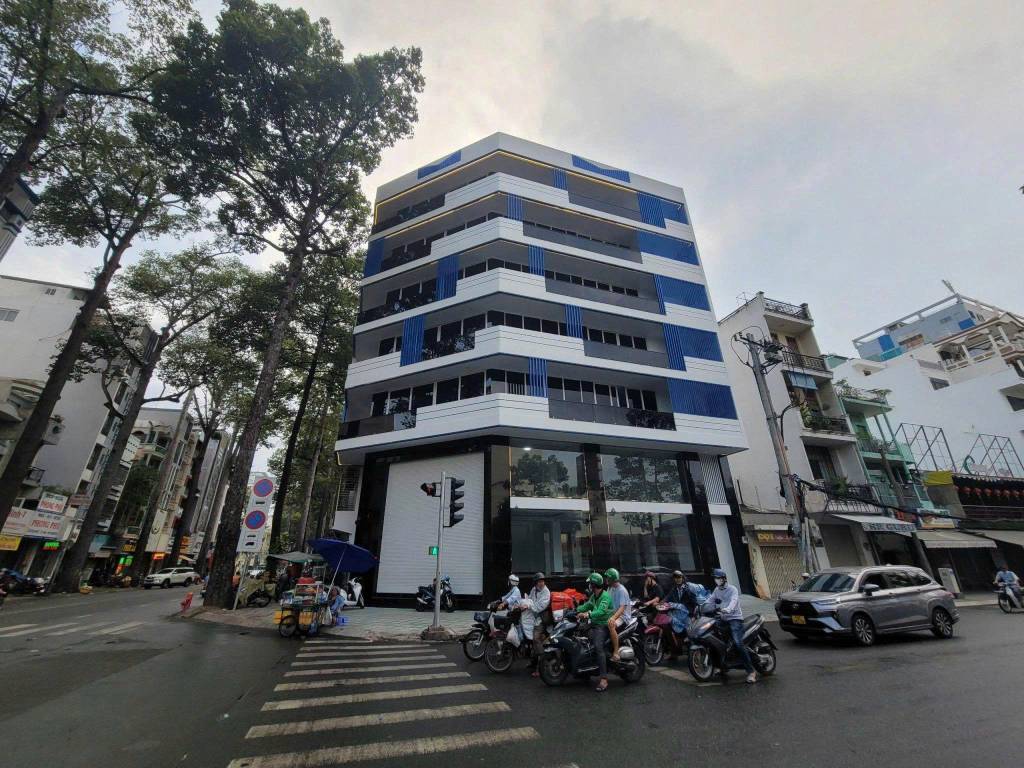 ĐẠI HẠ GIÁ 35 TỶ, BÁN NHÀ GÓC 2 MT NGUYỄN CHÍ THANH, QUẬN 10, HẦM 7 TẦNG THANG MÁY, CHỈ 110 TỶ