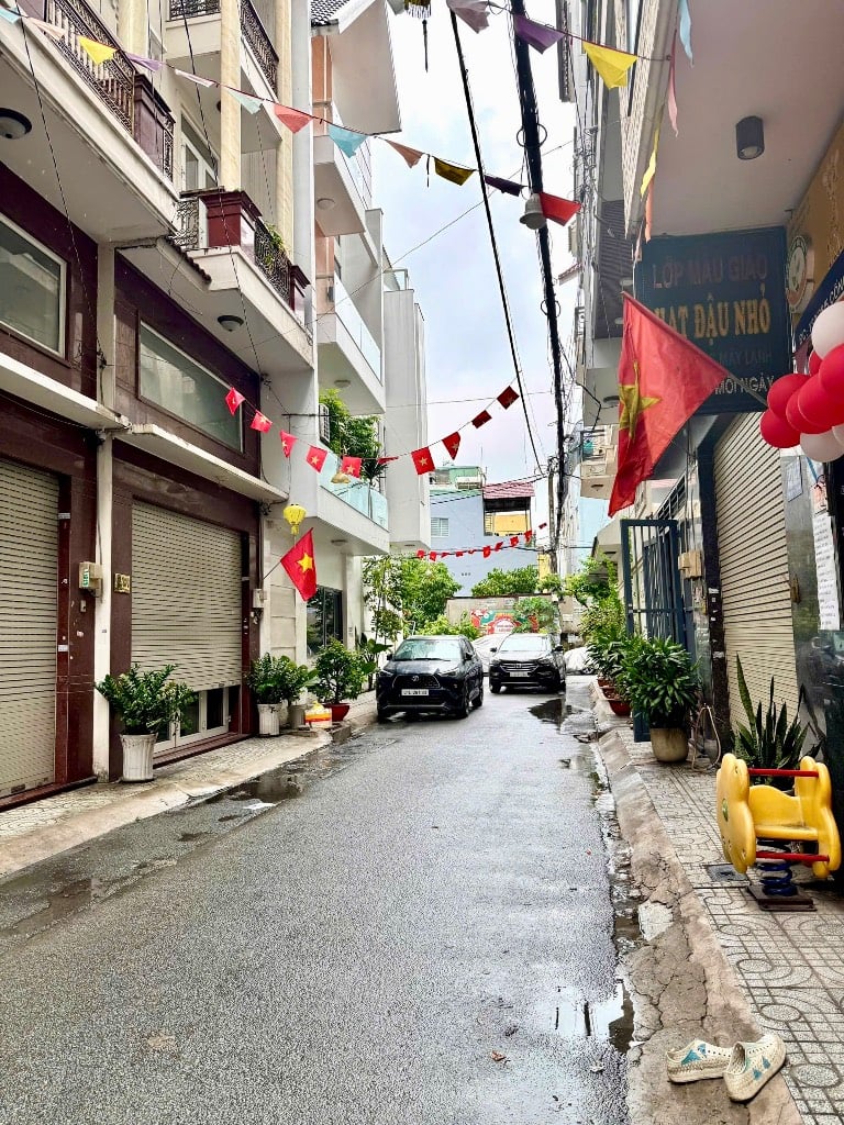 Bán nhà đường Trần Thị Trọng, Tân Bình, 4x14m 5 tầng, có gara ô tô, giá nhỉnh 8 tỷ