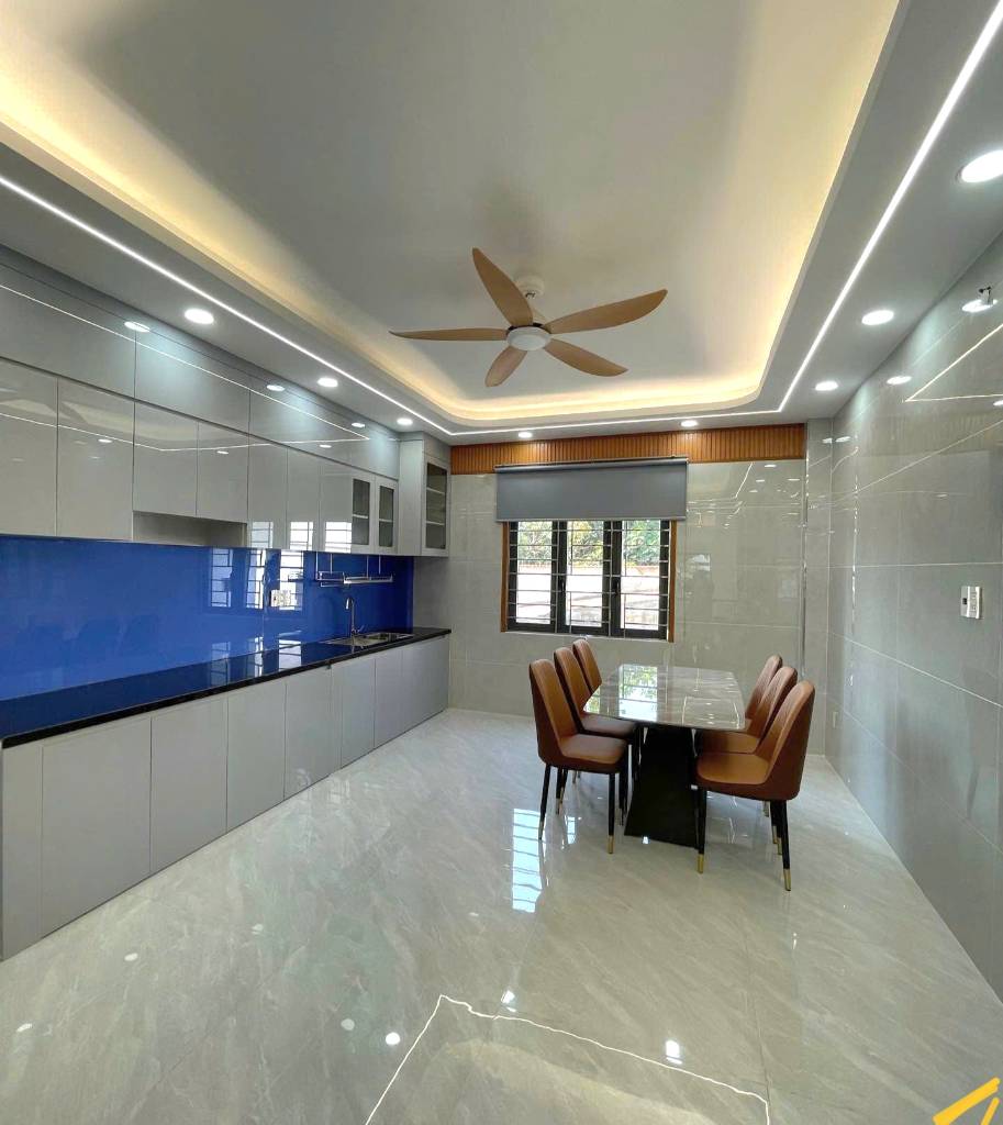 Bán nhà Lê Đình Cẩn Bình Tân, 5 tầng mới 71m2, hẻm xe tải thông, hơn 7 tỷ xíu
