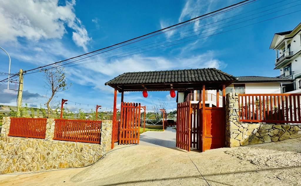 Bán biệt thự 125 Nam Hồ, Thành phố Đà Lạt, diện tích 714m2 có 9 phòng ngủ, giá bán 21 tỷ