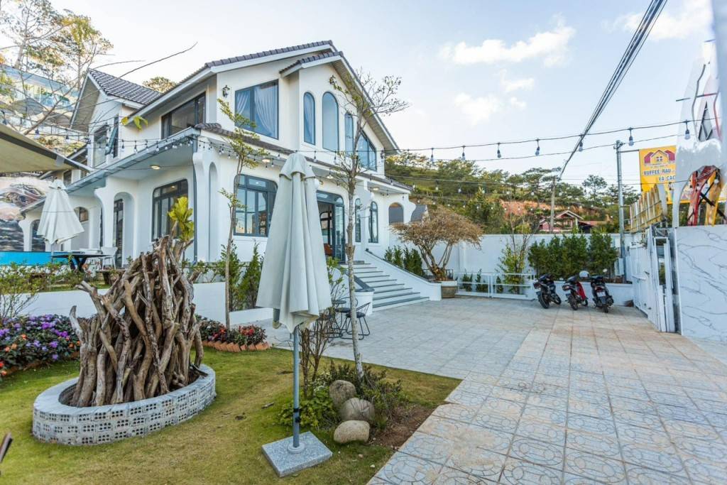 Bán biệt thự sân vườn Ankroet Đà Lạt, dt 1484m2 7PN hồ bơi giá 28.5 tỷ