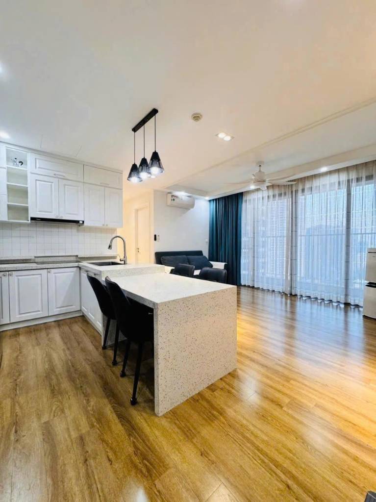 Bán căn hộ Vinhomes D’Capitale 97m2 3PN tầng trung full đồ giá 11 tỷ