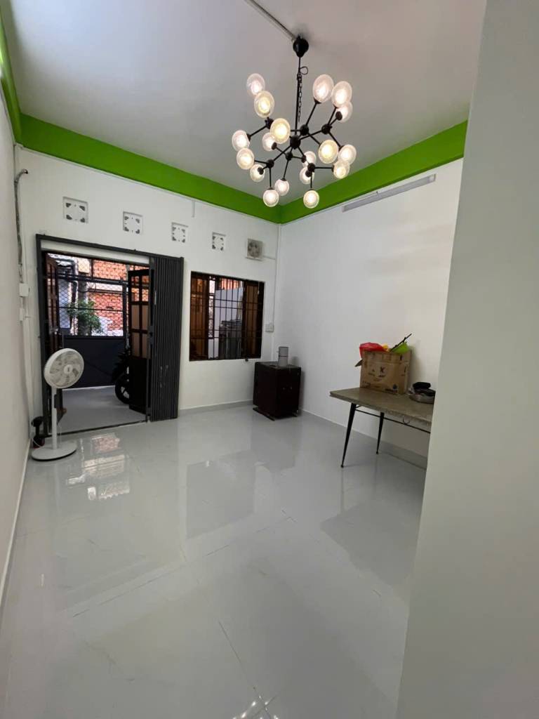 Bán căn hộ Nguyễn Chí Thanh, quận 10, tầng trệt 68m2 sổ hồng riêng, giá 4,25 tỷ