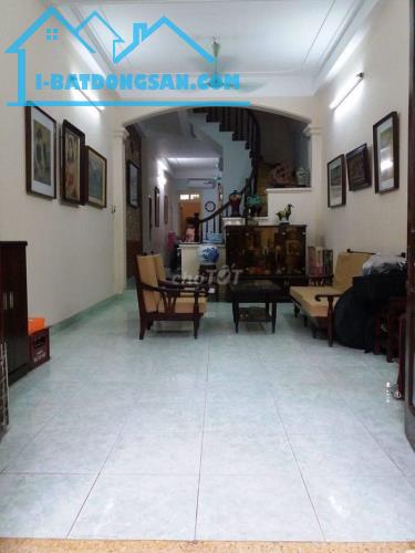 Bán nhà ngõ 102 Trường Chinh, Dt 40m2 x5 tầng mặt tiền 4m, giá 6,5 tỷ