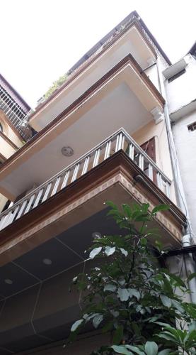 Bán nhà ngõ 102 đường Trường Chinh Dt 35m x5 tầngMt 4m giá 3,9 tỷ