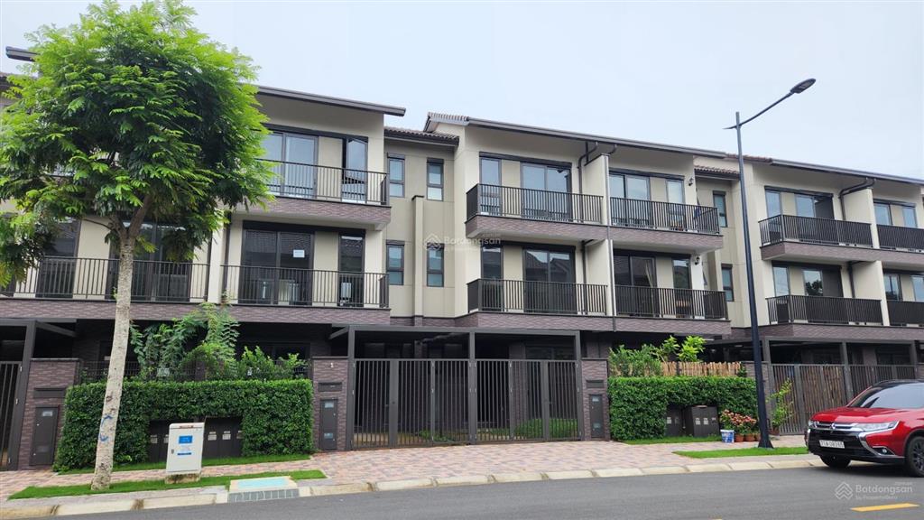 Nhà phố vườn 2 lầu hướng nam đường rộng 16m dự án waterpoint giá rẻ