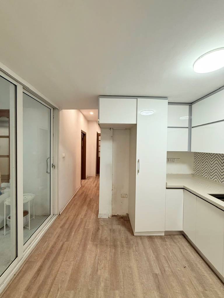 Bán nhà tập thể tầng 1 phố Lạc Trung, Hai Bà Trưng, dt 65m2 thoáng trước sau, giá hơn 4 tỷ