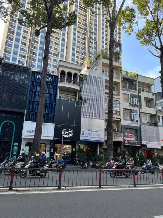 Bán nhà mặt tiền Đường 3/2 Quận 10, ngay Hà Đô Centrosa, 4.2x18.9m 5 tầng chỉ 27 tỷ cho thuê 65tr