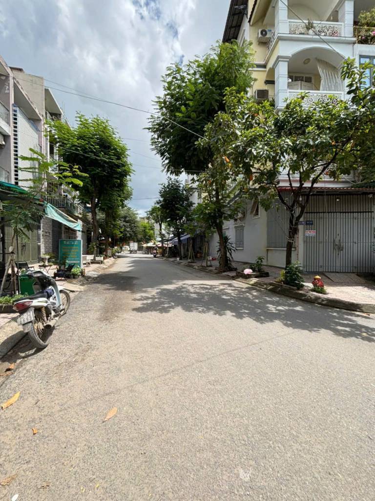 BÁN GẤP NHÀ HẺM XE HƠI ĐẶNG THÙY TRÂM, BÌNH THẠNH, VỊ TRÍ ĐẮC ĐỊA, GIÁ 8.5 TỶ