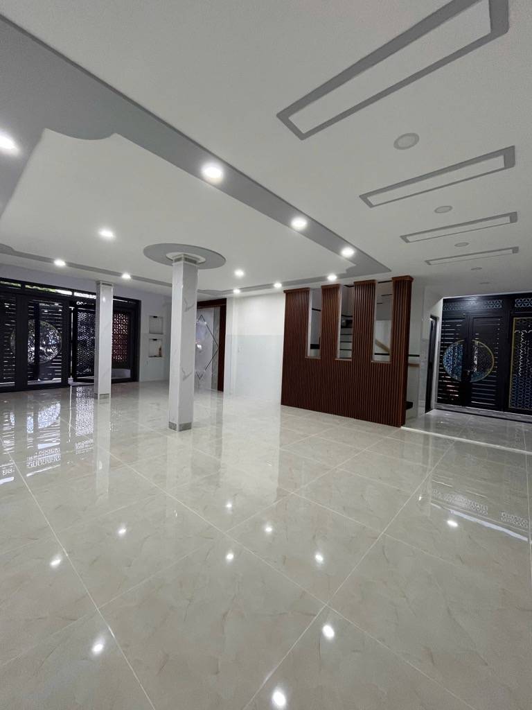 Bán nhà mặt tiền kinh doanh Tân Phú, ngang 6,5m nở hậu, nhà mới 4 tầng BTCT, gần Đầm Sen