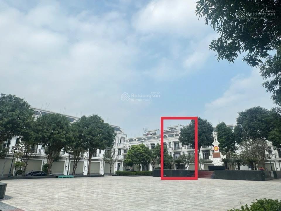 10 tỷ 150tr chính chủ tôi cần bán liền kề view quảng trường, đã có sổ đỏ
