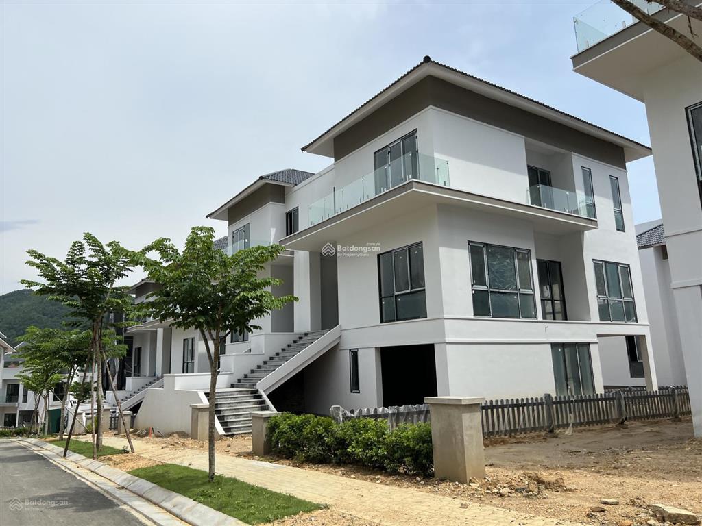 Bán căn full nội thất có sổ đỏ, 290m², giá 20 tỷ. vị trí đẹp, gần suối. chủ rất thiện chí.