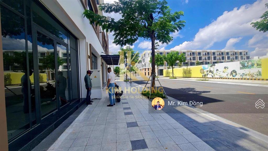Nhà phố đường lớn 120m2, kẹt tiền bán gấp giá tốt 5,3 tỷ (giá 100% full) sẵn công chứng ngay