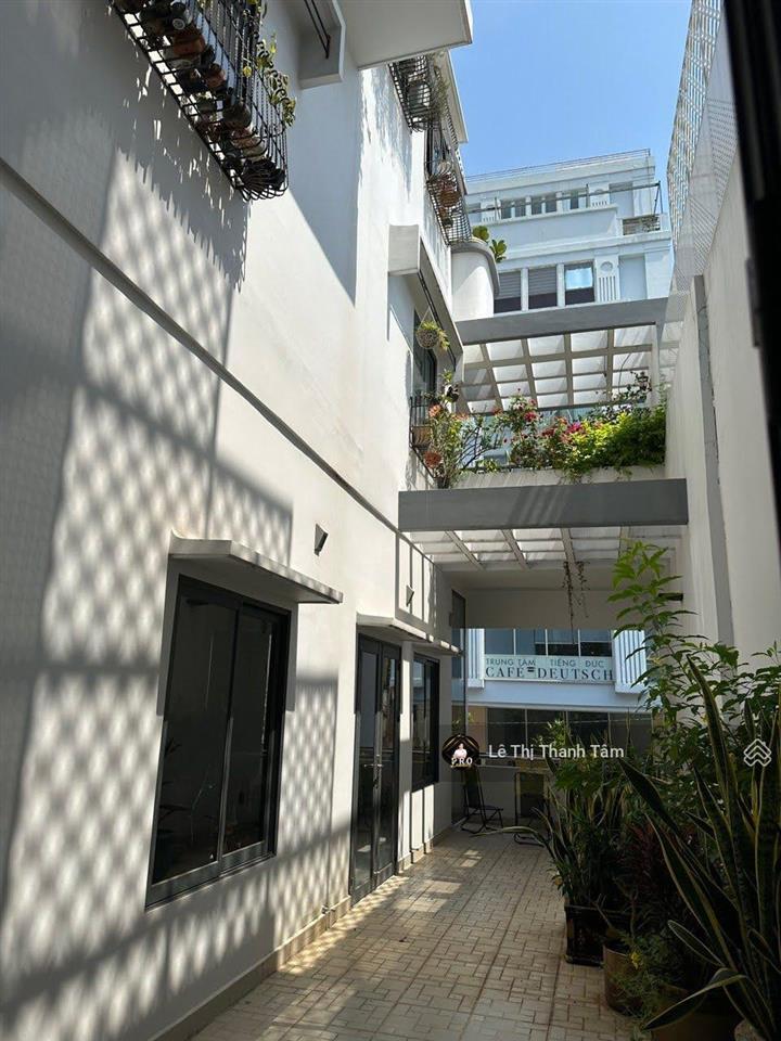 Building vp đẹp sang mt tô hiến thành, p15, q10 5.5 x 20m 6 tầng hđt 150tr/th