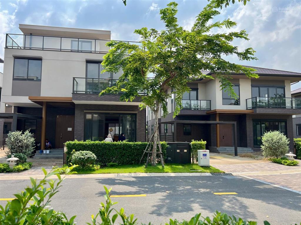 Biệt thự 300m2 3 lầu. kđt waterpoint cách q7 chỉ 35 phút. vay miễn trả gốc lãi 30 tháng. vốn 3,5 tỷ