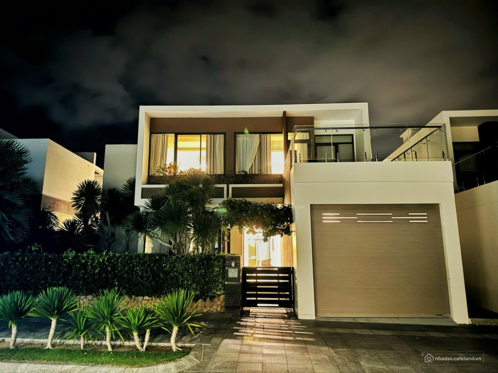 BÁN BIỆT THỰ CARAWORL CAM RANH SÁT SÂN GOLD VIEW BIỂN, 4PN CÓ GARA OTO GIÁ 27 TY