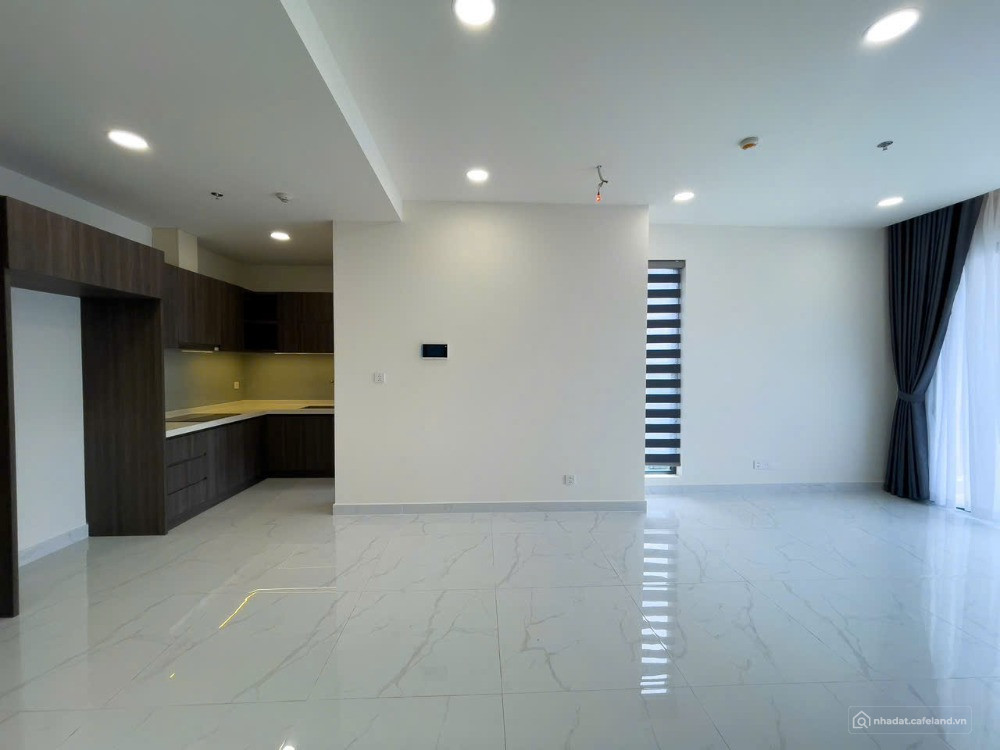 Cho thuê 2PN Diamond Centery nhà mới ntcb, giá 16tr/tháng bao ô xe