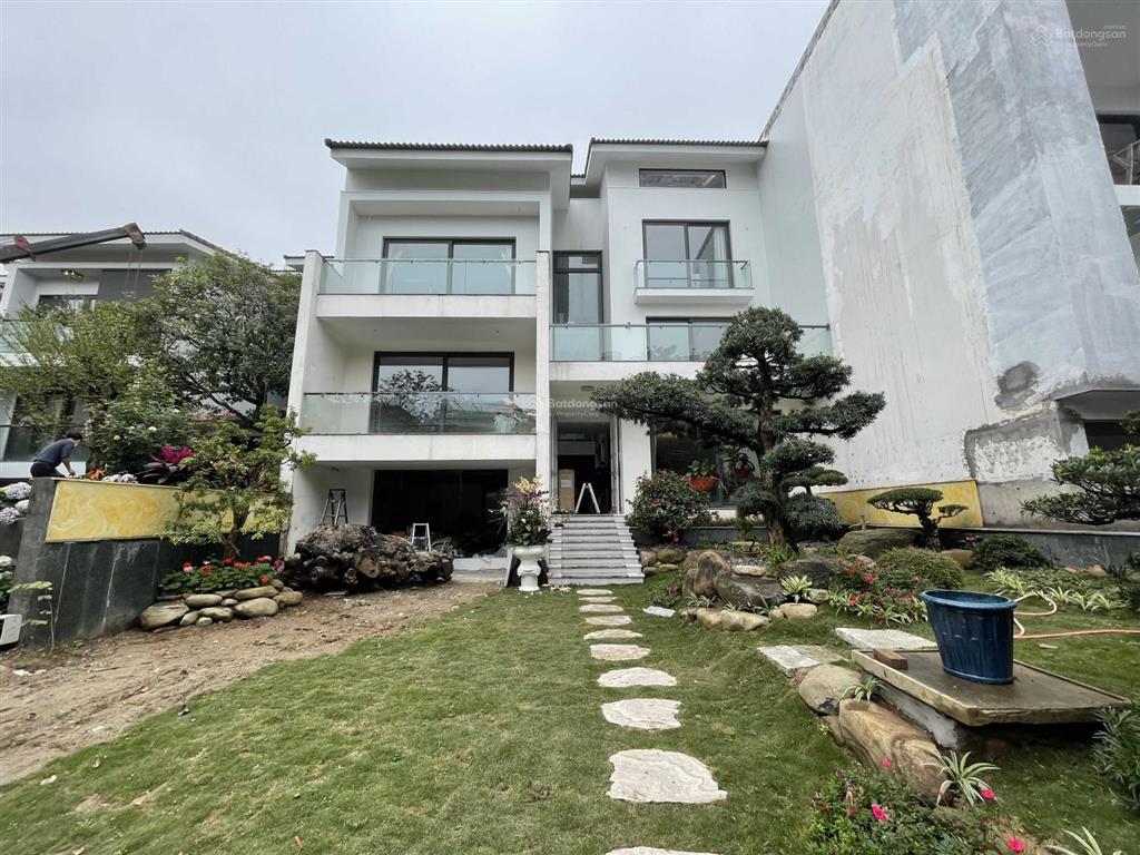 Bán biệt thự ciputra, view sau nhà là công viên sân golf siêu, hồ nước siêu đẹp, căn đẹp khu