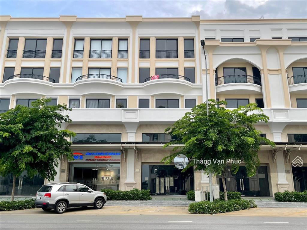 Chủ nhà cần bán nhà phố đường đinh thị thi, đường lớn 35m, trục chính kinh doanh tốt, nhiều lợi thế