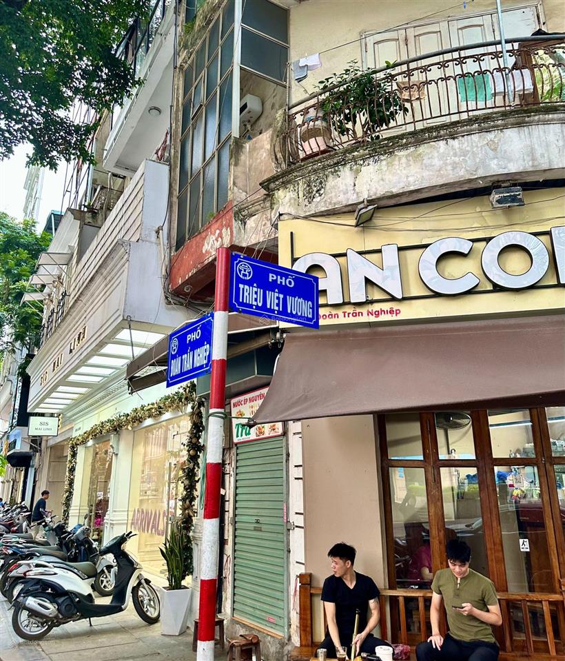Cần bán nhà mặt phố triệu việt vương, hai bà trưng. dt sổ 185m2 x 12t, 1 hầm, mt 8m. vị trí rất đẹp