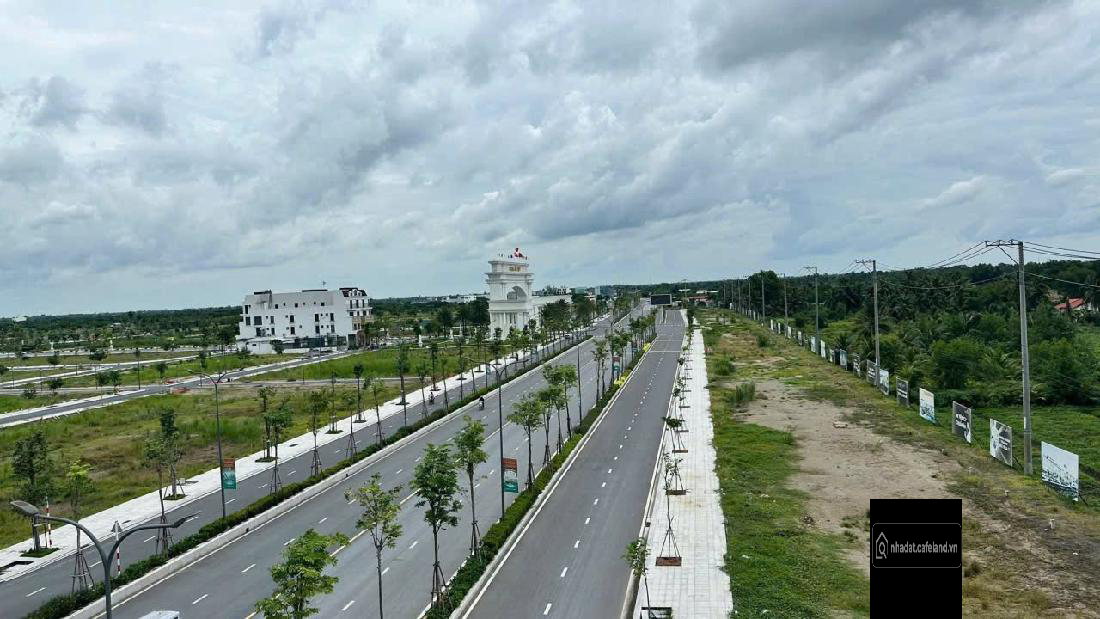 Bán nhà phố lk, biệt thự mặt tiền đại lộ 40m, DT818, ngay cạnh UBND xã Thủ Thừa