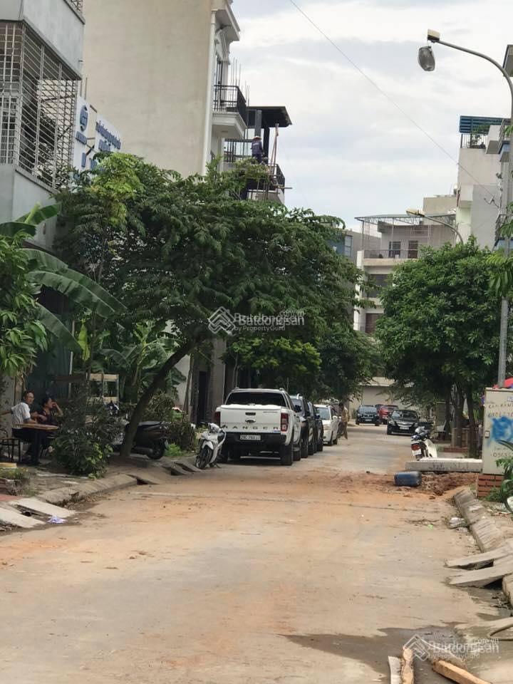 Cần bán gấp lô đất dịch vụ dương nội khu lk31, dt 50m2, mt 5m, giá 10.2 tỷ