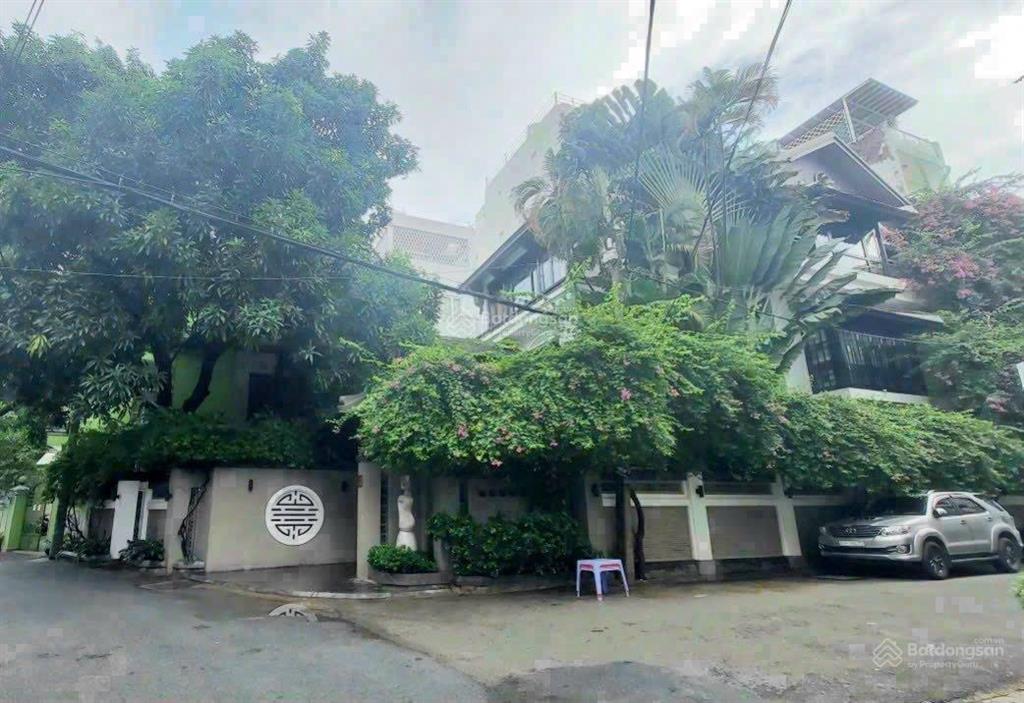 Biệt thự đẹp vào ở ngay hiếm có mt hoa lan, p2, q. pn dt 8mx18m hầm 4 tầng giá 30 tỷ 0944 575 ***