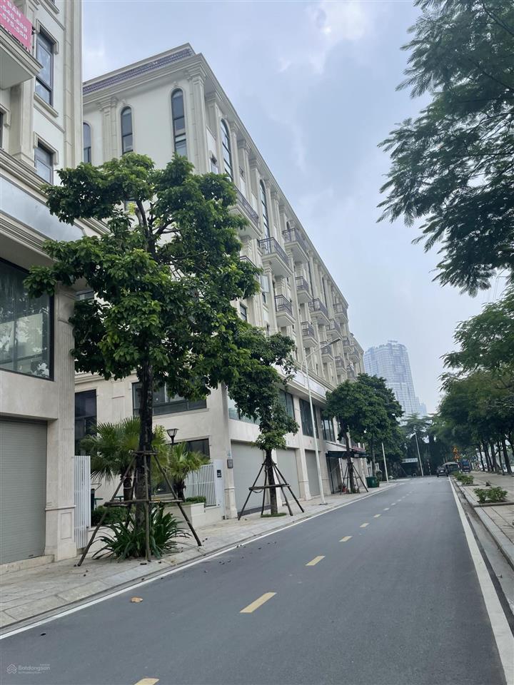 Bán liền kề him lam vạn phúc giá chỉ loanh quanh 26 tỷ vị trí đẹp. 0963 689 ***
