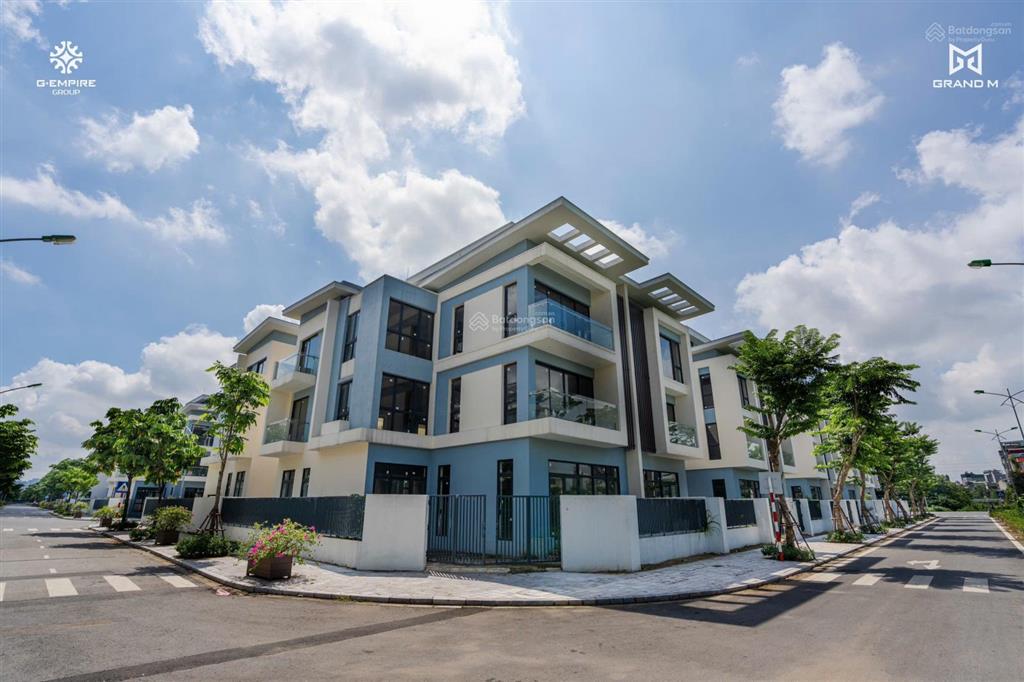 Cần bán lô góc hướng đông nam. gần công viên. 0983 983 ***