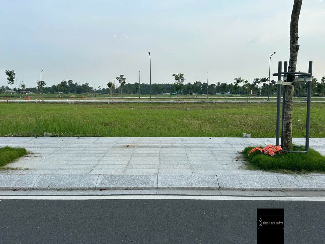 Cần Bán Gấp Đất Ngay Xã Thủ Thừa 108m2 Sổ Hồng Riêng , Full Thổ