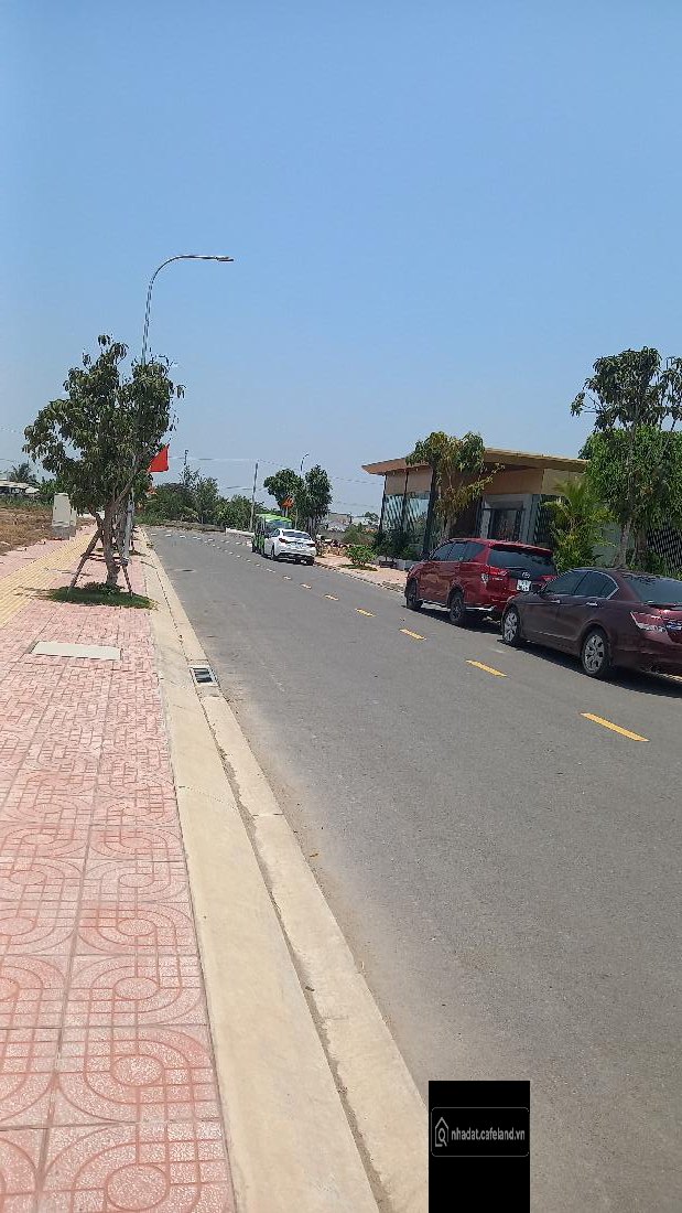 Thánh toán 380 triệu sở hữu nền đất 100m2, SHR, mặt tiền đường rộng 18.5m