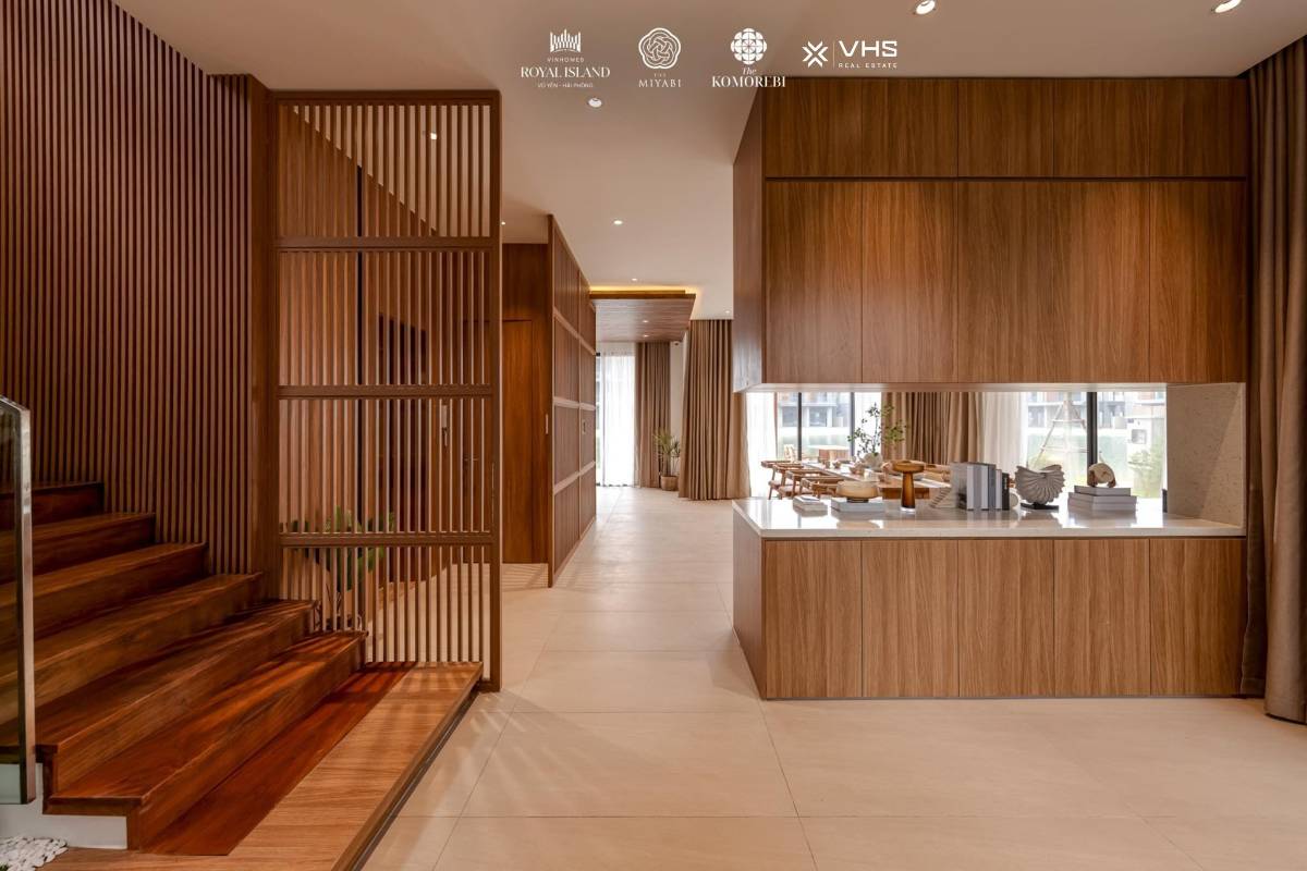 Bán shophouse Vinhomes Royal Island - 125m² | view Hồ | giá 11,42 tỷ