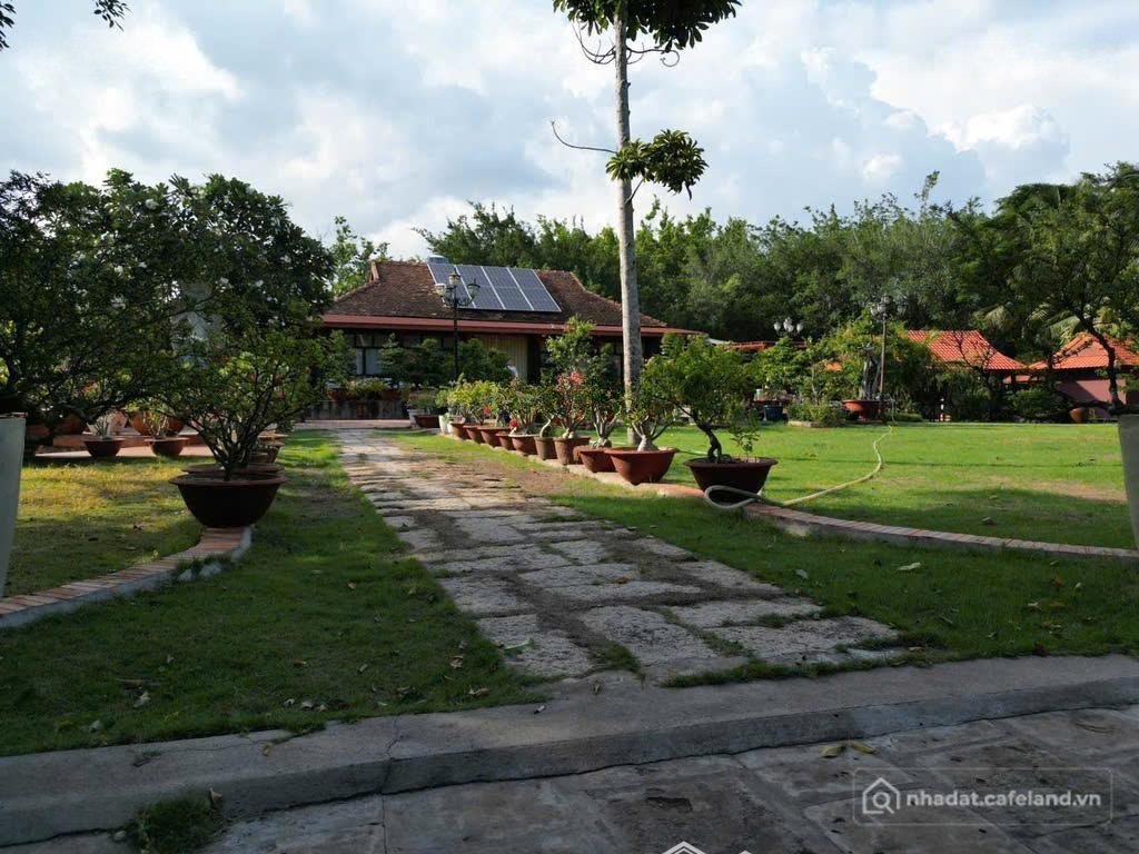 Bán nhà hàng - Khách sạn: Bán đất 9.355m² (thực Tế 9.700m²), (100m X 110m), View