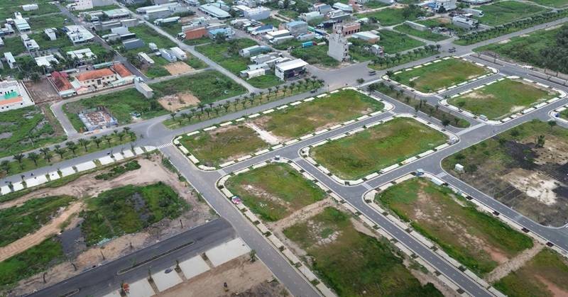 Lô đất Hạnh Phúc E-City Tân Đức, mặt tiền đường lớn, kinh doanh ngay