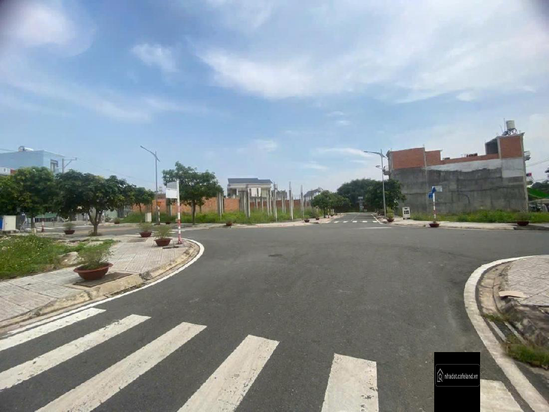 Mặt Tiền Nguyễn Văn Quá nối dài - Mỹ Hạnh, Đức Hòa, Long An. DT: 5×18m: 1.9 tỷ.