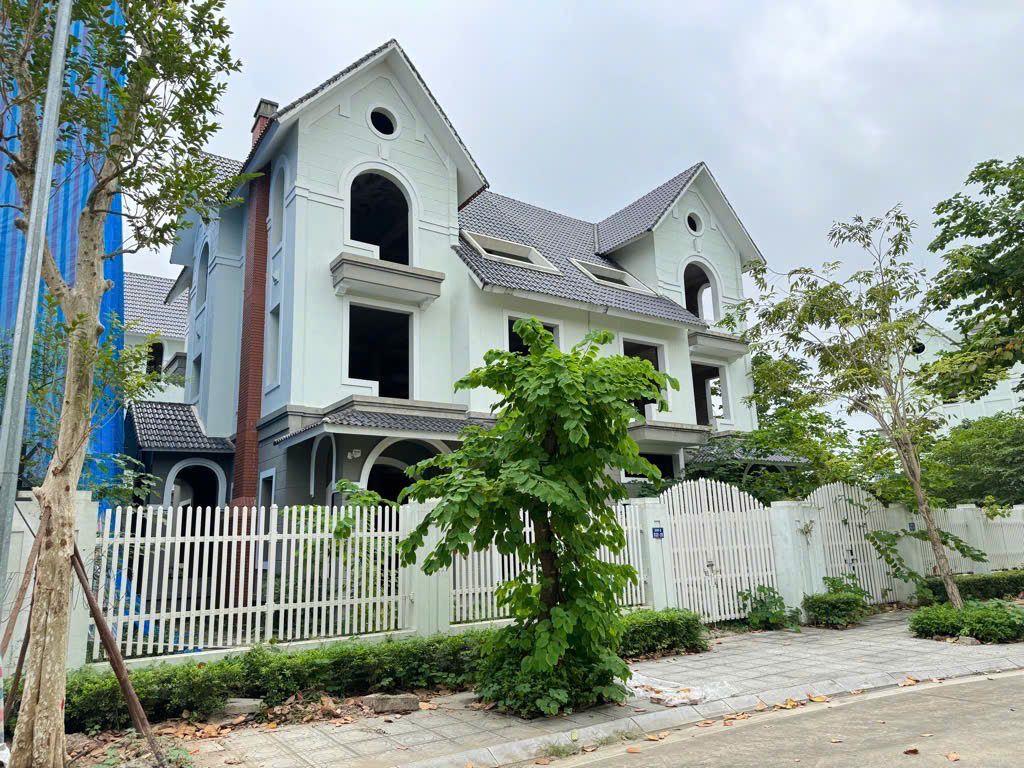 Hiếm! Bán BT hoa hậu 240m2 khu B Geleximco, view vườn hoa, giá đầu tư nhỉnh 31 tỷ