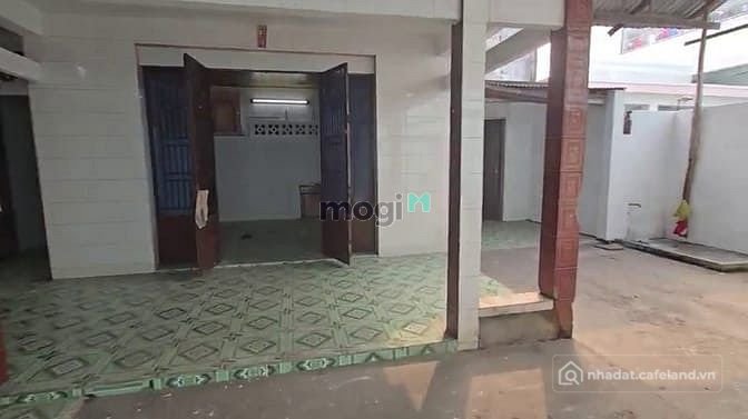 Biệt thự: Cho thuê nhà cấp 4 hẻm Lê Đình Cẩn, dùng để làm kho hoặc ở đều được