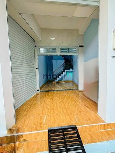 Biệt thự: Cho thuê nhà 1 trệt 1 lầu 1 sân thượng mặt tiền sầm uất Nguyễn Xí