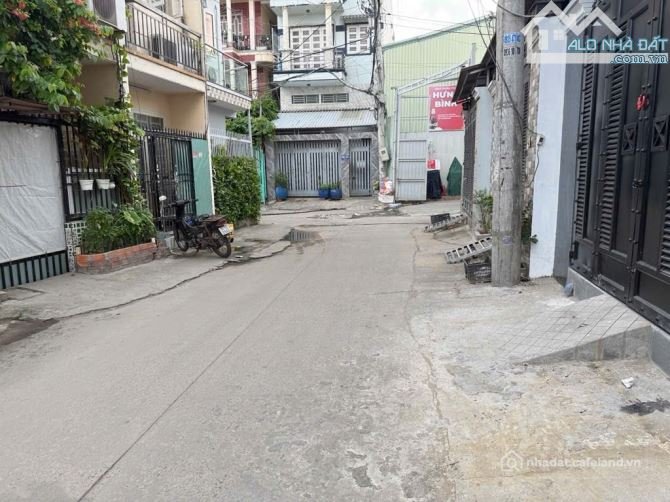 Bán kho, nhà xưởng: Bán Kho xưởng Cấp 4 đường HÀ HUY GIÁP, phường THẠNH XUÂN Q12