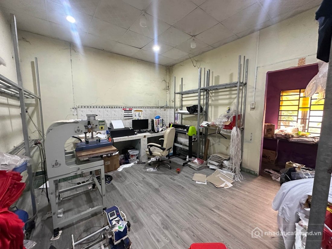 Bán kho, nhà xưởng: Cần bán nhà ngộp bank Lê Văn Khương Quận 12, DT 281m2 ngang