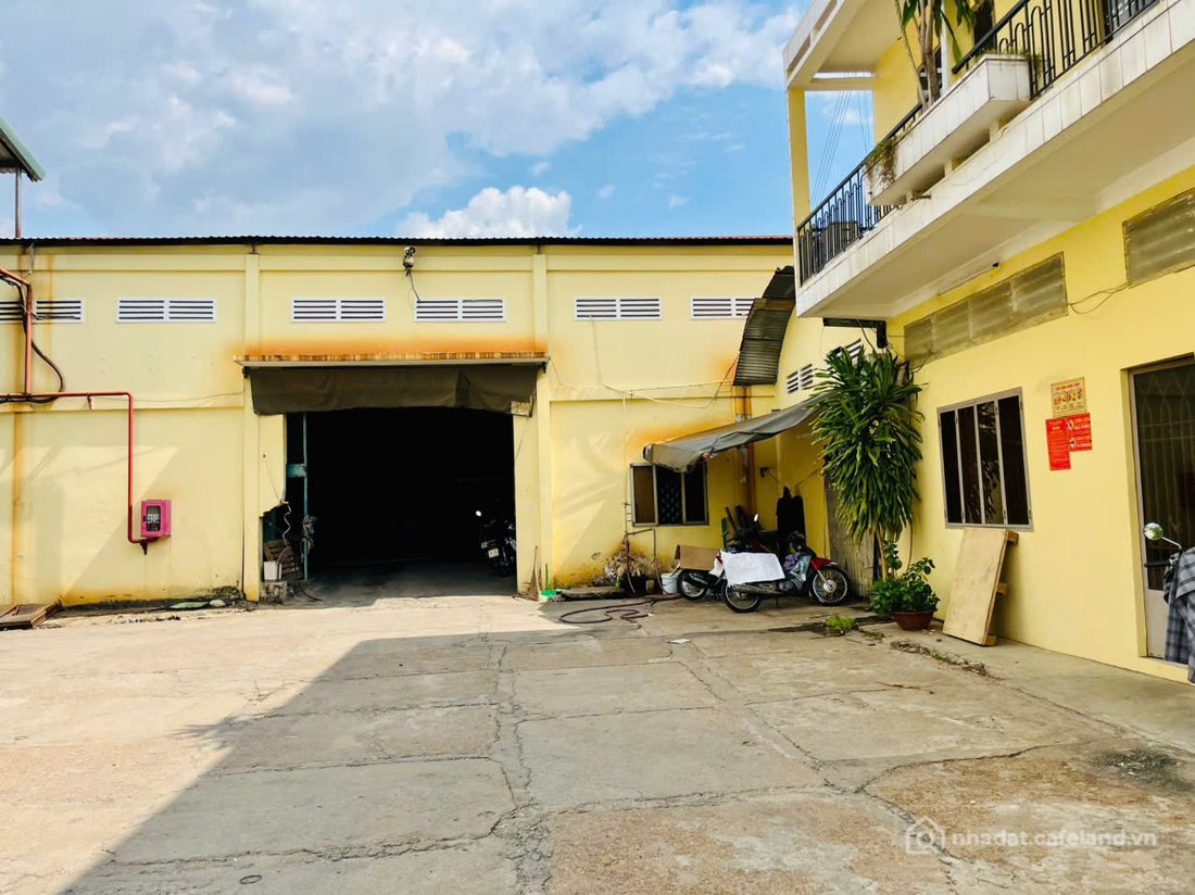 Bán kho, nhà xưởng: 3512m2 Quá hiếm, mặt tiền sông Tham Lương thoáng mát, phong