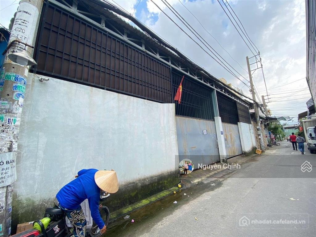 Bán kho, nhà xưởng: Bán xưởng mã lò ngang 8,3m x 30m (nở hậu 10m) hẻm xe tải thô